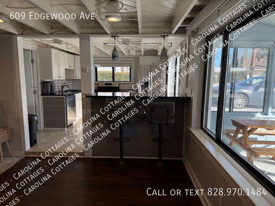 609 Edgewood Ave - Photo 6 of 15