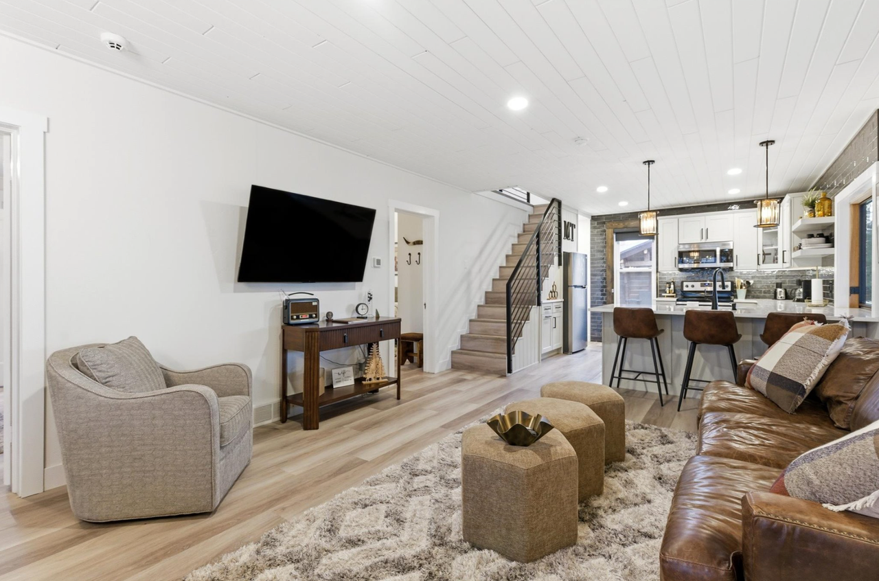 809 3rd Ave W - Photo 6 of 23