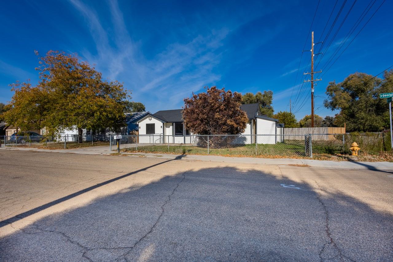 924 E Georgia Ave - Photo 3 of 45