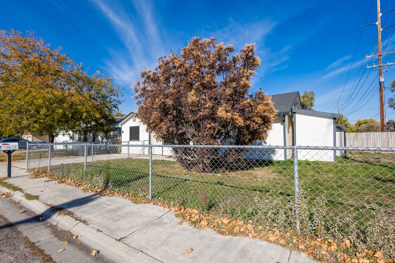 924 E Georgia Ave - Photo 4 of 45