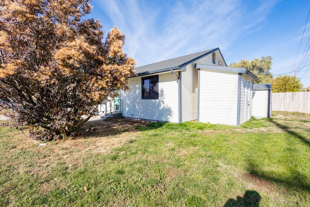 924 E Georgia Ave - Photo 7 of 45