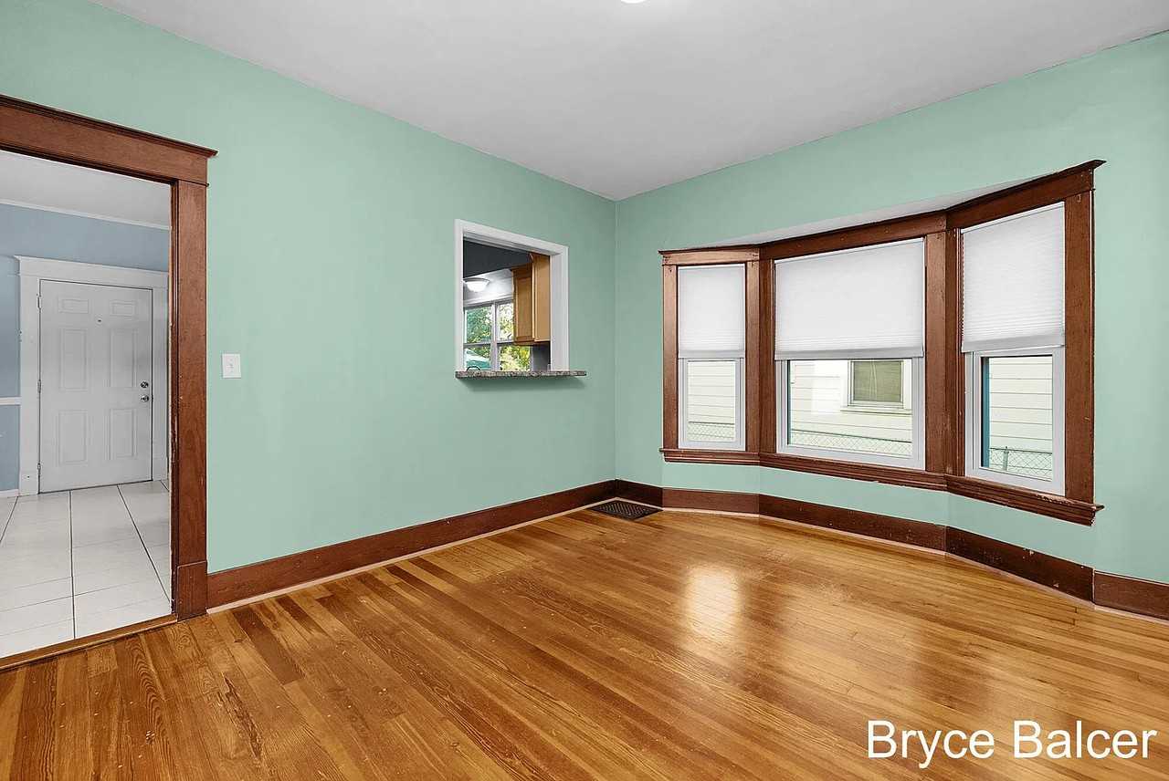 1350 Davis Ave Nw #1 - Photo 3 of 20