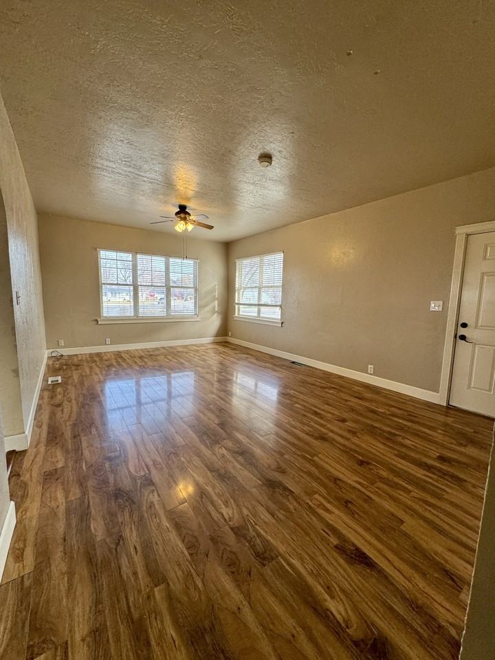 560 E 6th N #1 - Photo 5 of 30