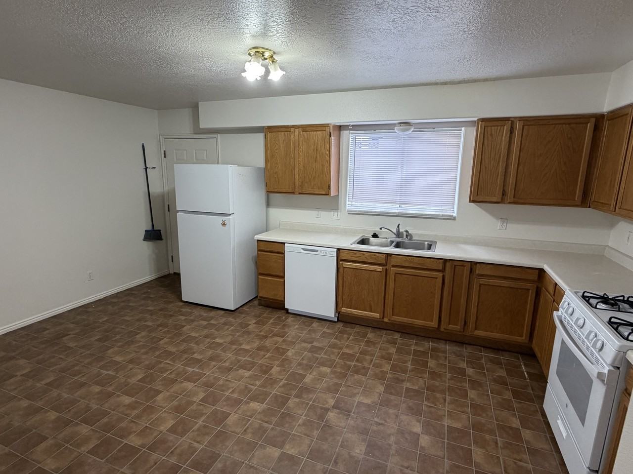 Pecan Apartments - Photo 7 of 17