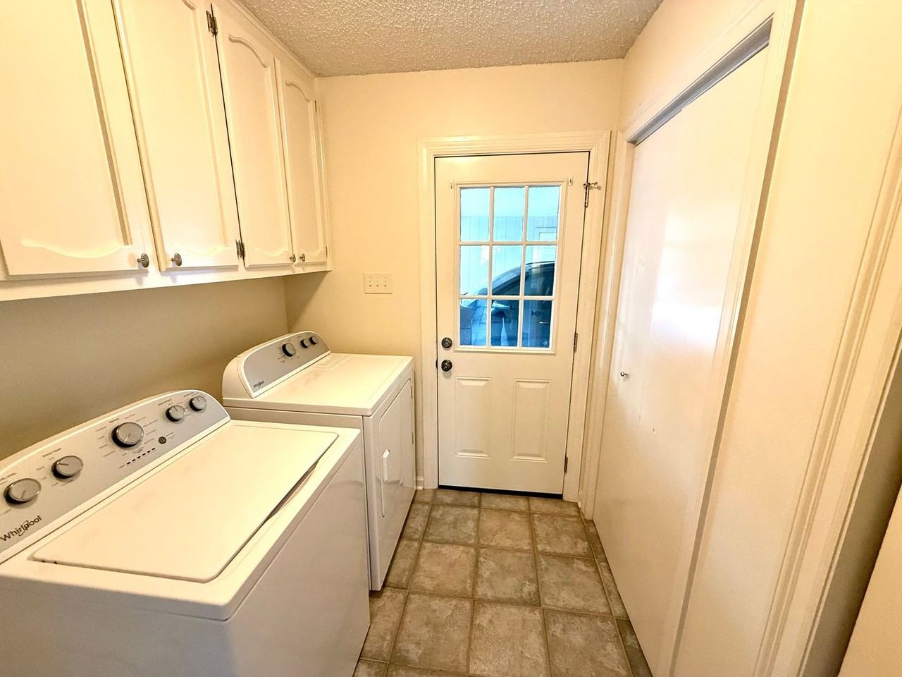 1633 Brookhollow Dr - Photo 6 of 23