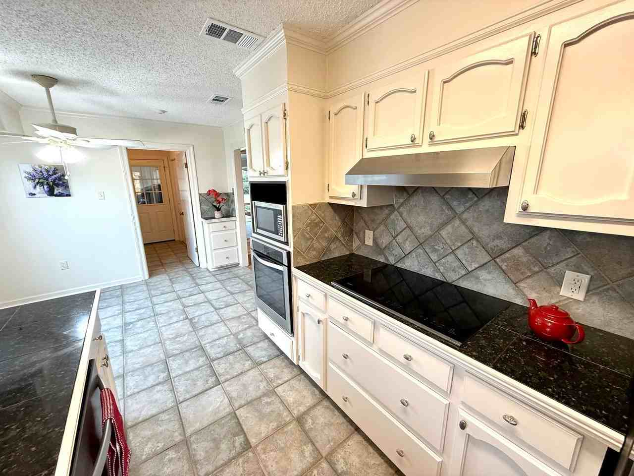 1633 Brookhollow Dr - Photo 7 of 23