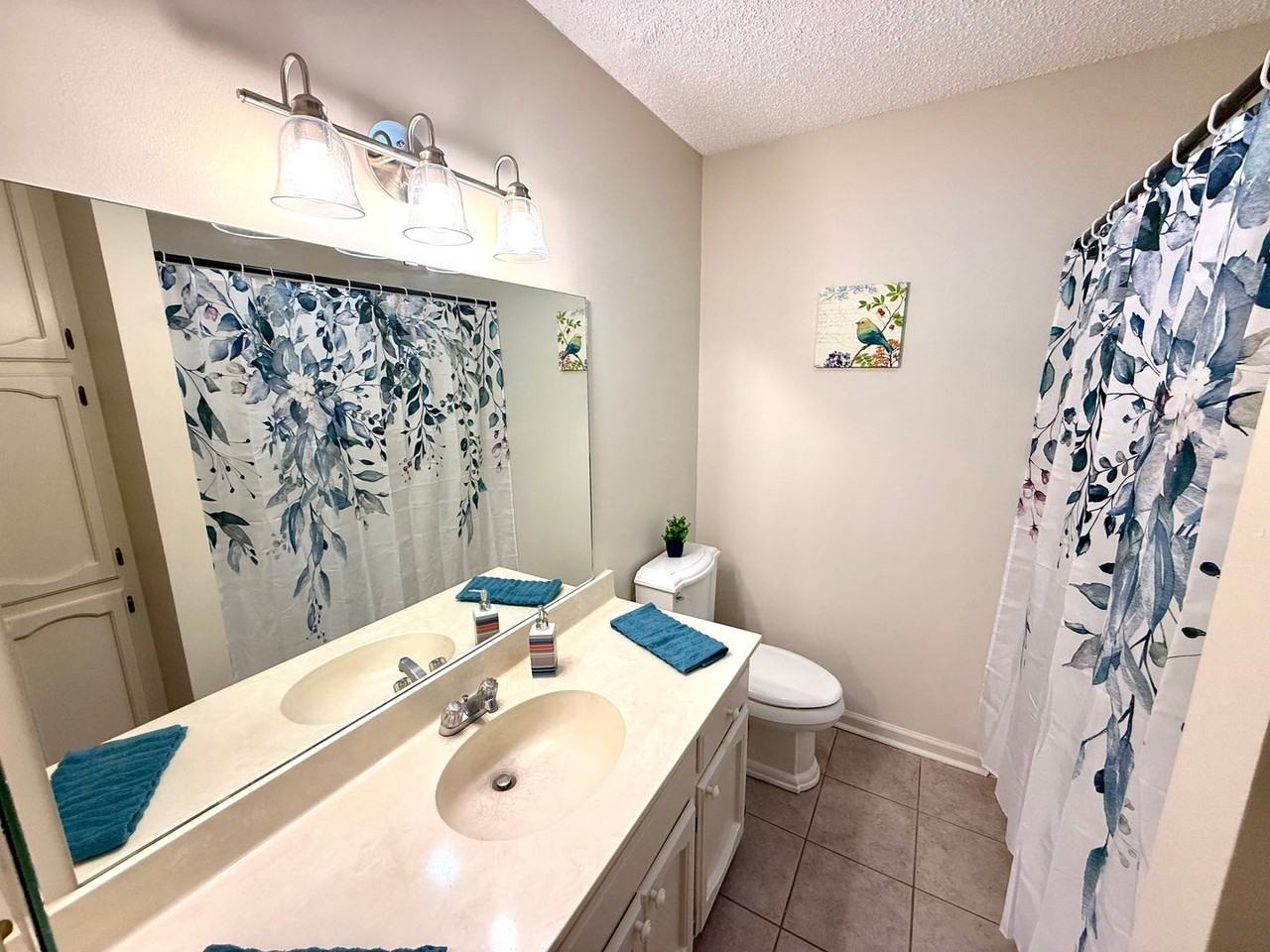 1633 Brookhollow Dr - Photo 2 of 24