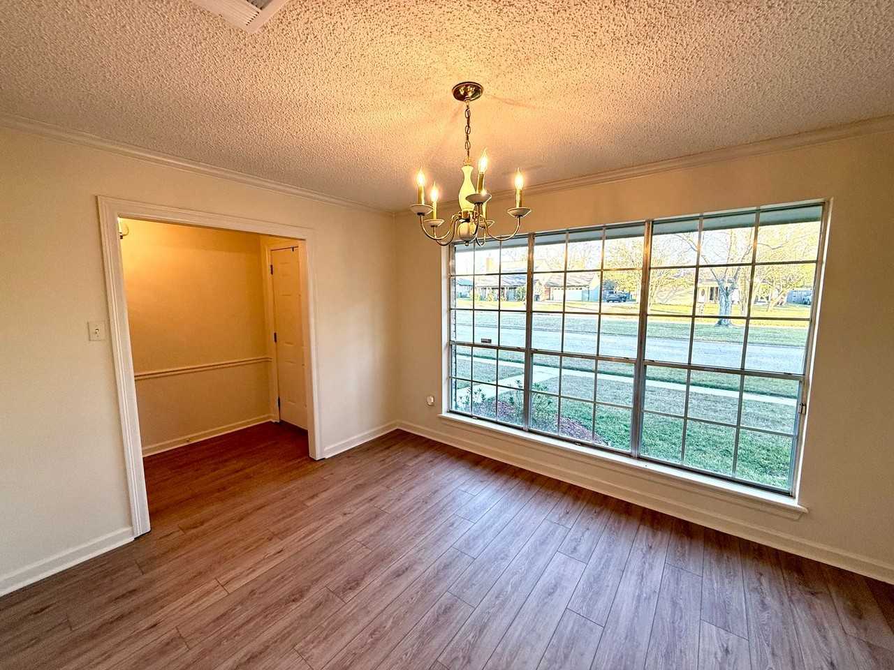 1633 Brookhollow Dr - Photo 4 of 24