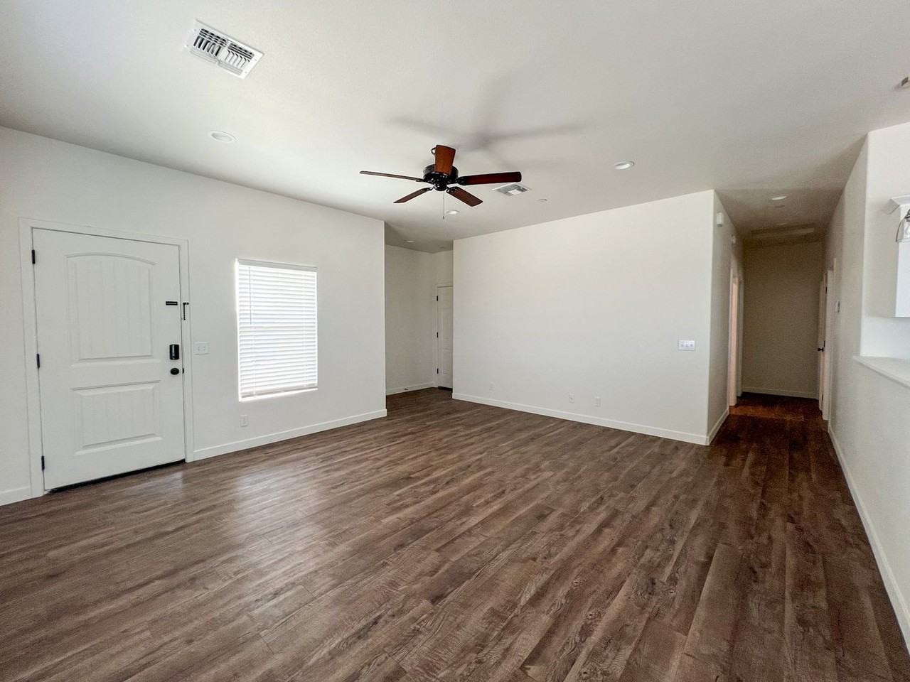 6538 Sahara Ave - Photo 4 of 18