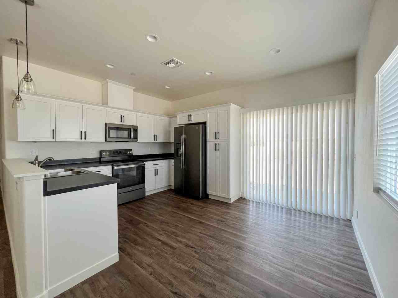 6538 Sahara Ave - Photo 5 of 18