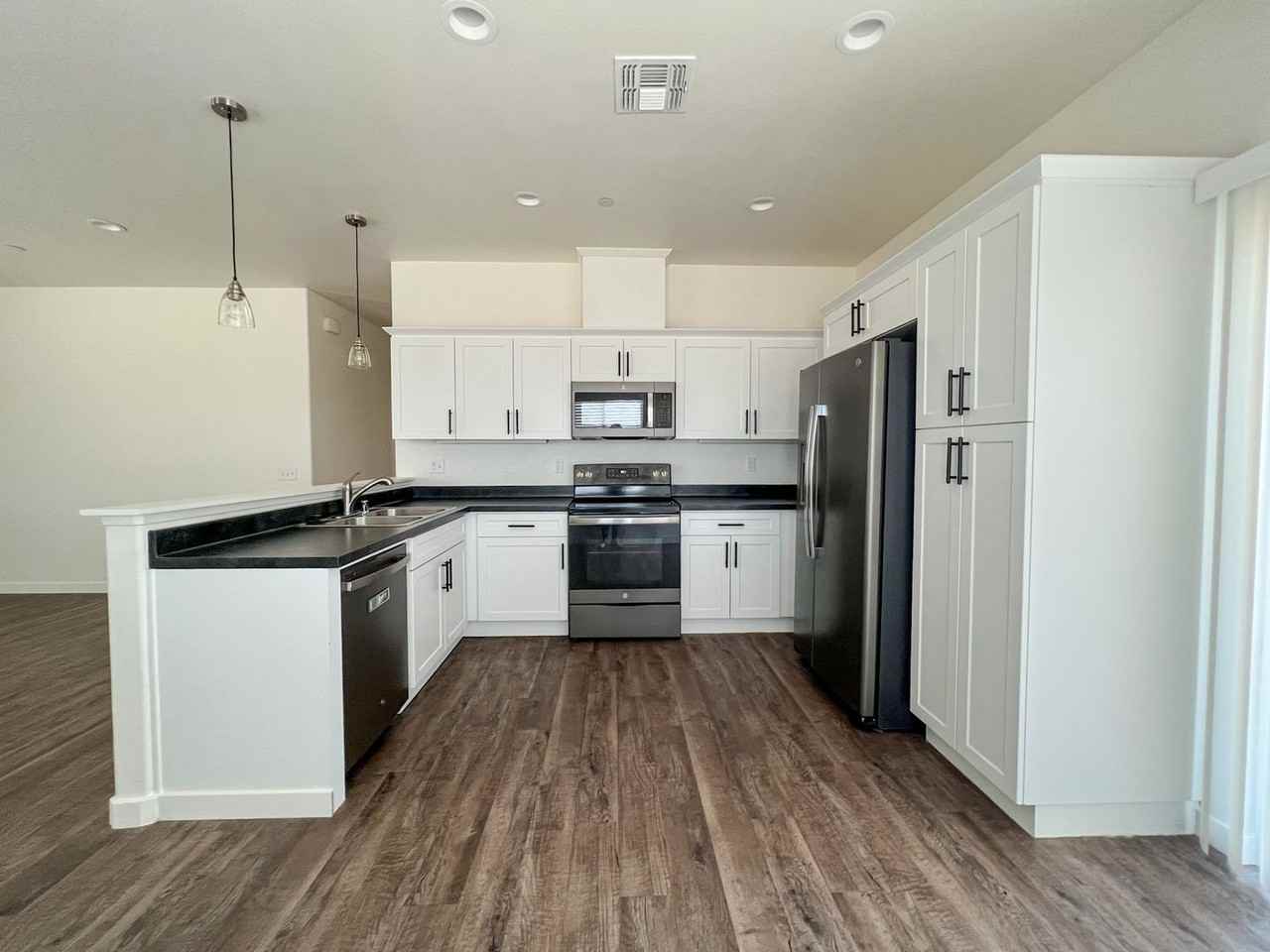 6538 Sahara Ave - Photo 6 of 18