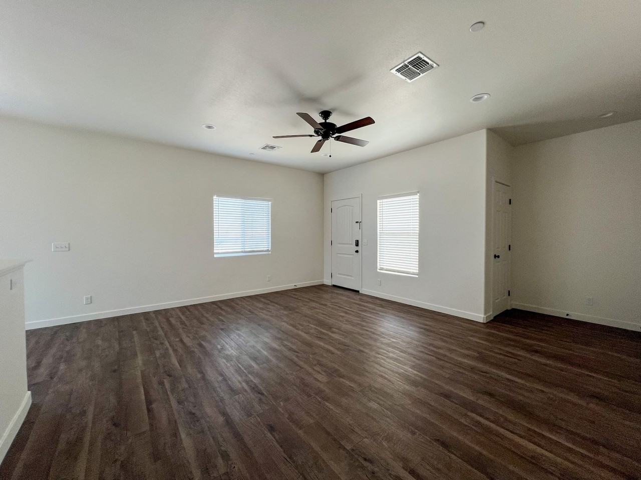 6538 Sahara Ave - Photo 7 of 18