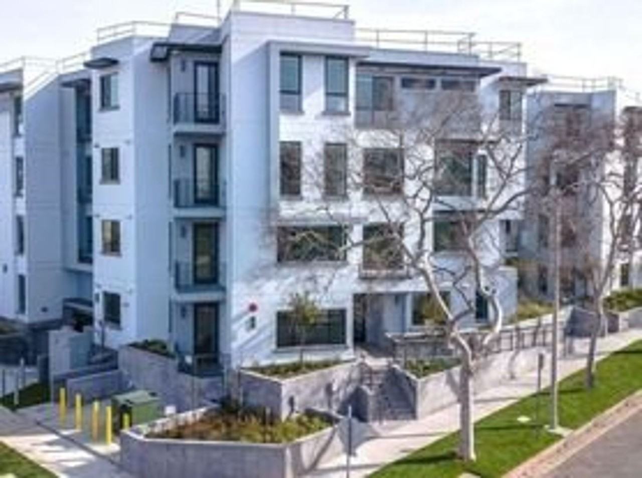 The Saturn 5955 - Photo 4 of 50