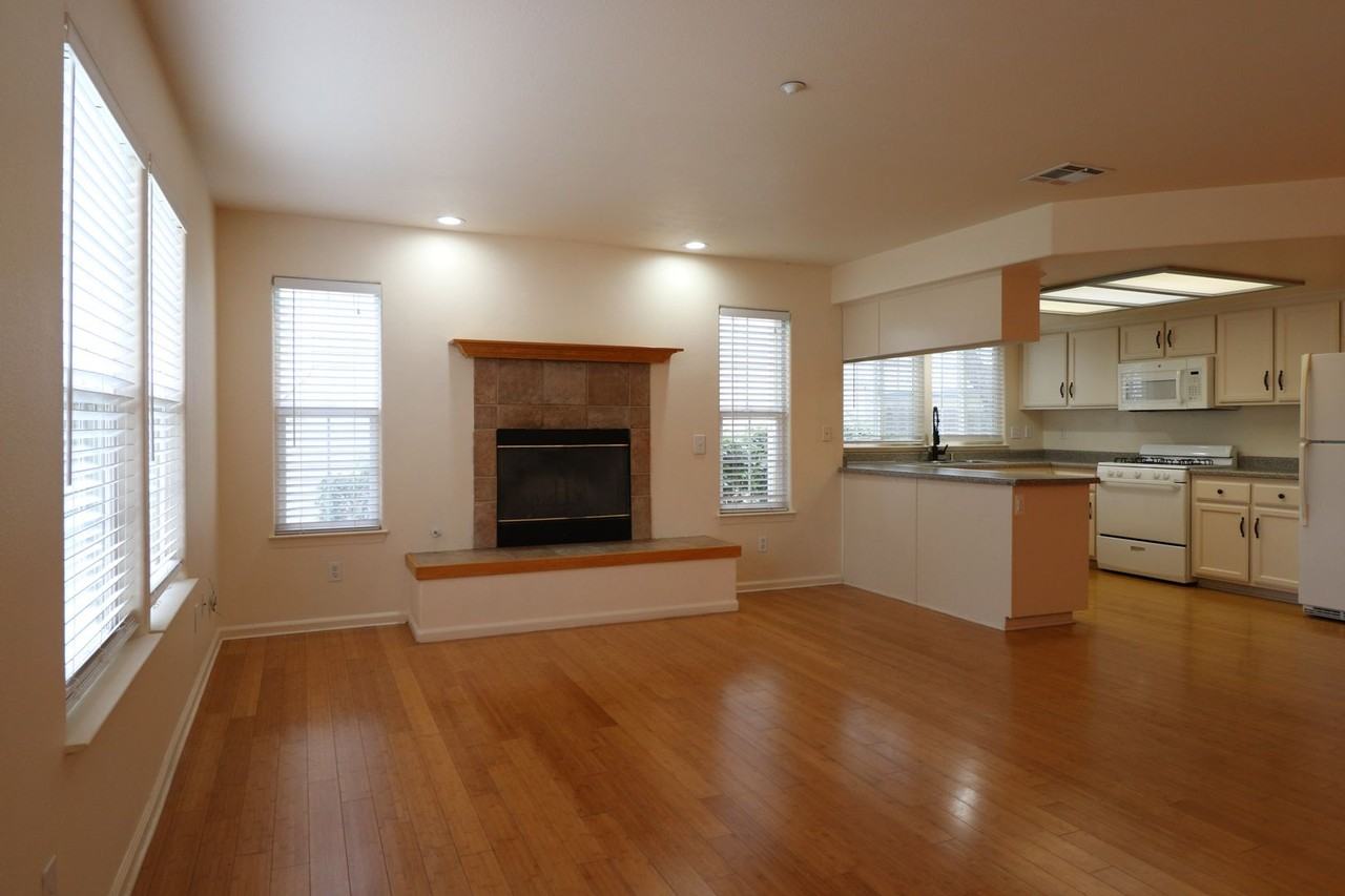 739 Shaw St - Photo 3 of 15