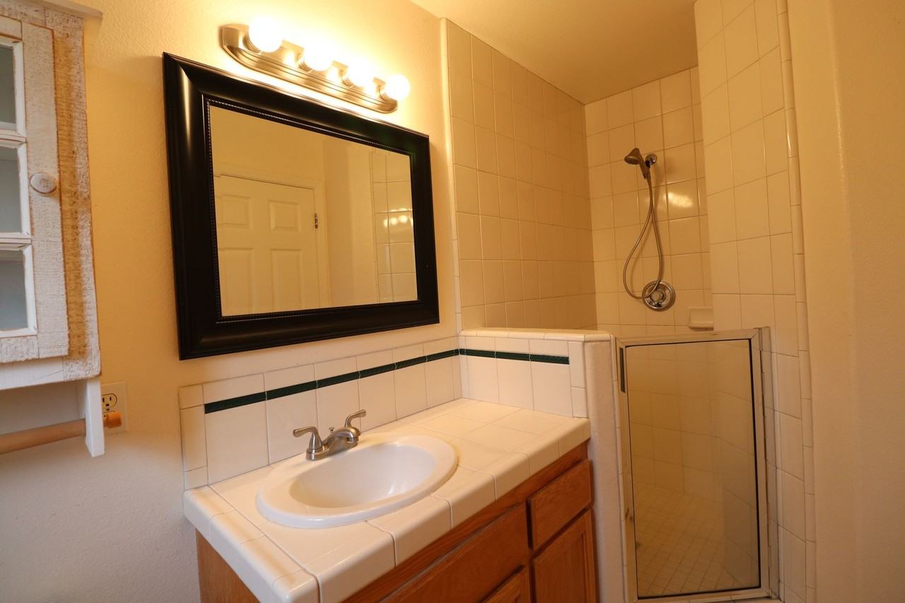 739 Shaw St - Photo 7 of 15