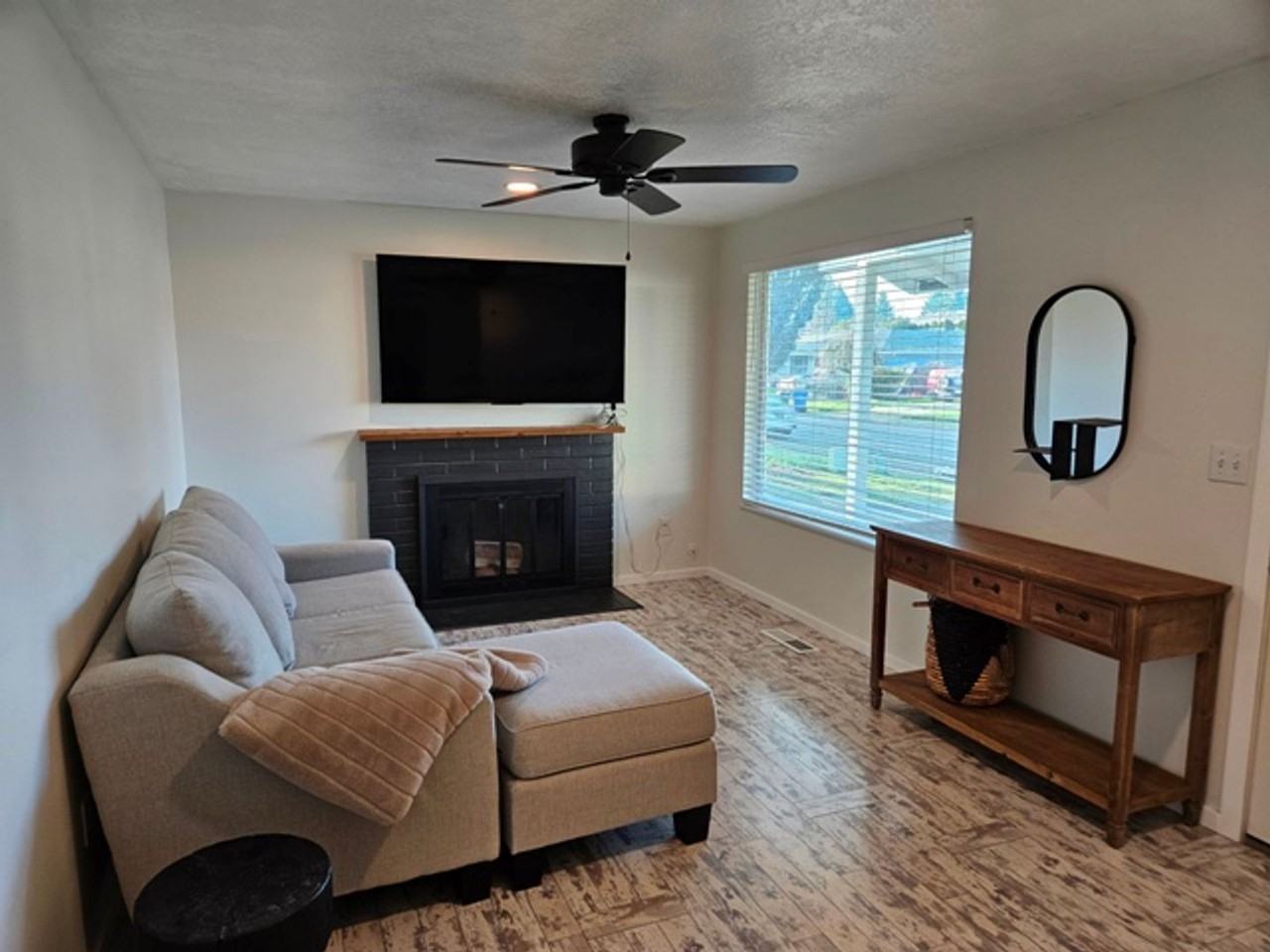 4986 13th Ave N - Photo 5 of 19