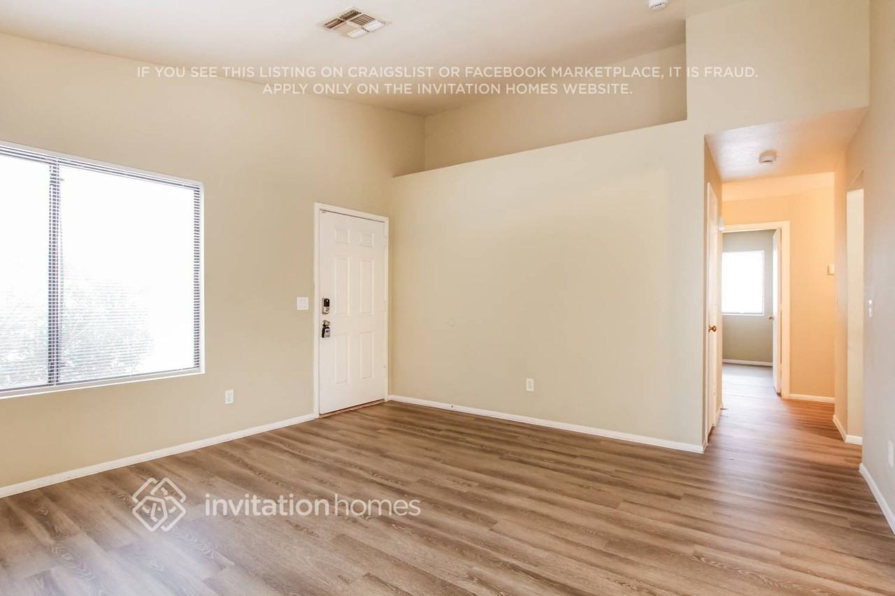 8522 W Highland Ave - Photo 4 of 17