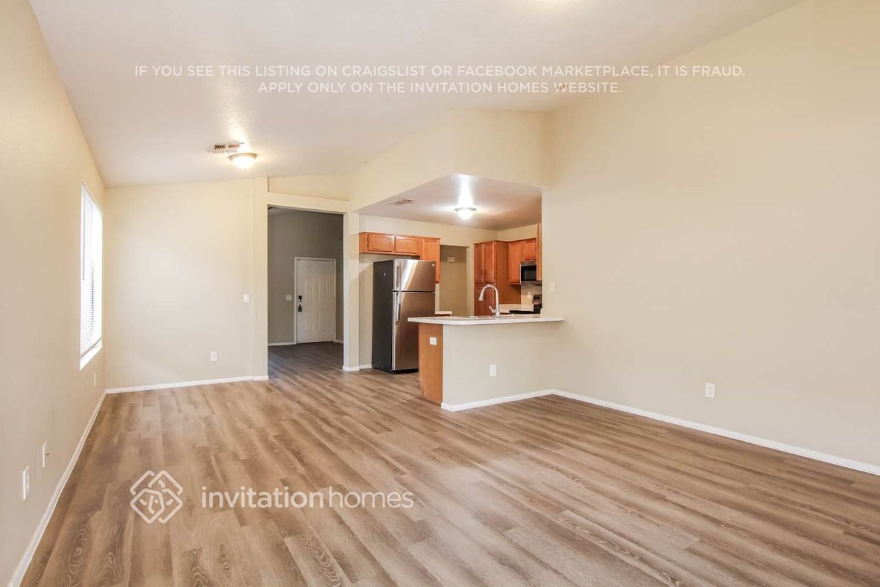 8522 W Highland Ave - Photo 6 of 17