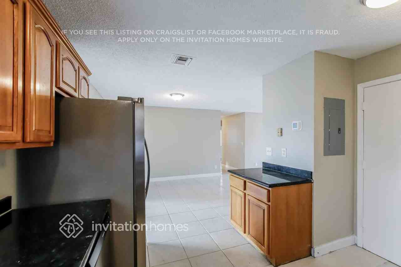 6630 Nw 24th Ct - Photo 6 of 17