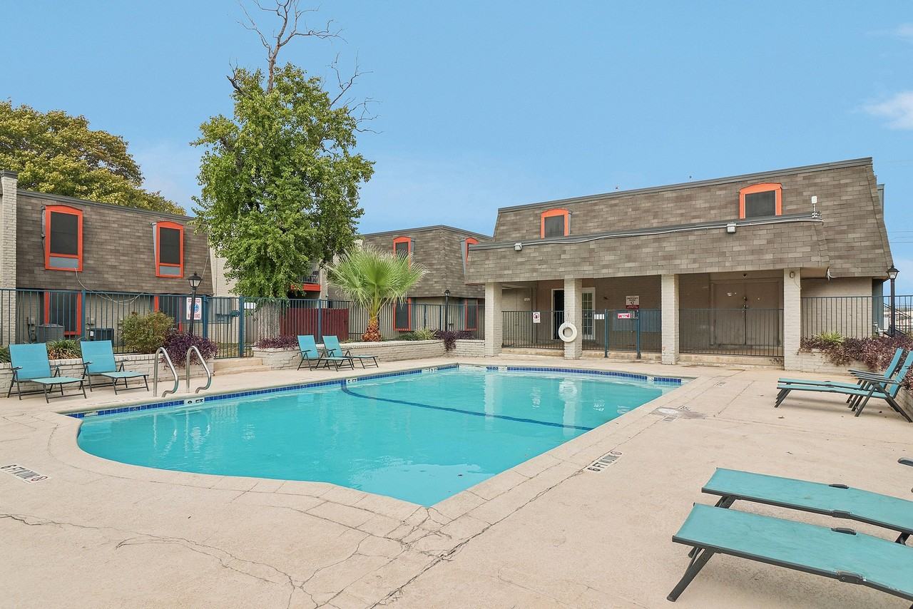 Amber Hill - Photo 4 of 50