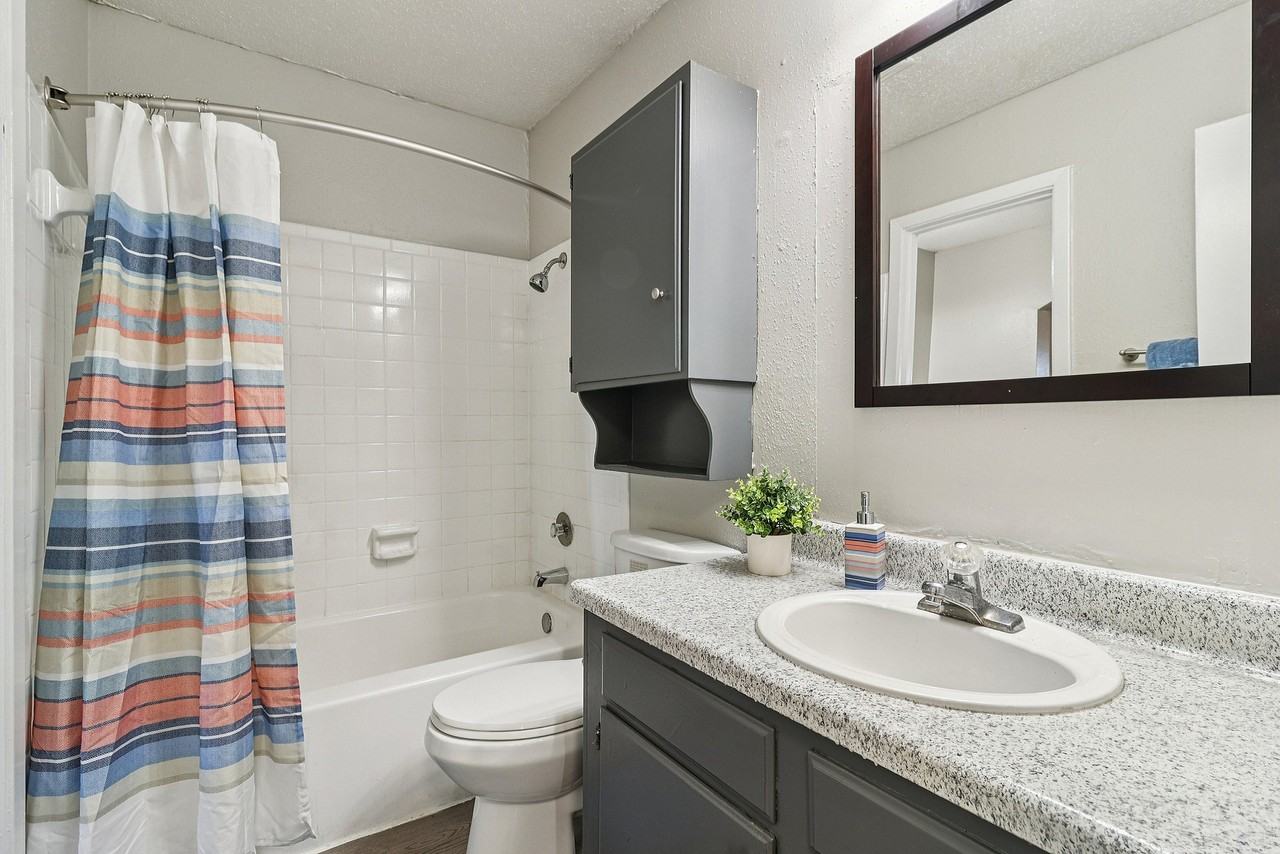 Amber Hill - Photo 6 of 50