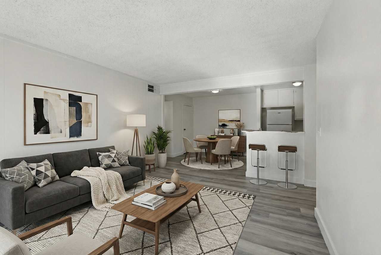 Tropicana Royale - Photo 2 of 19