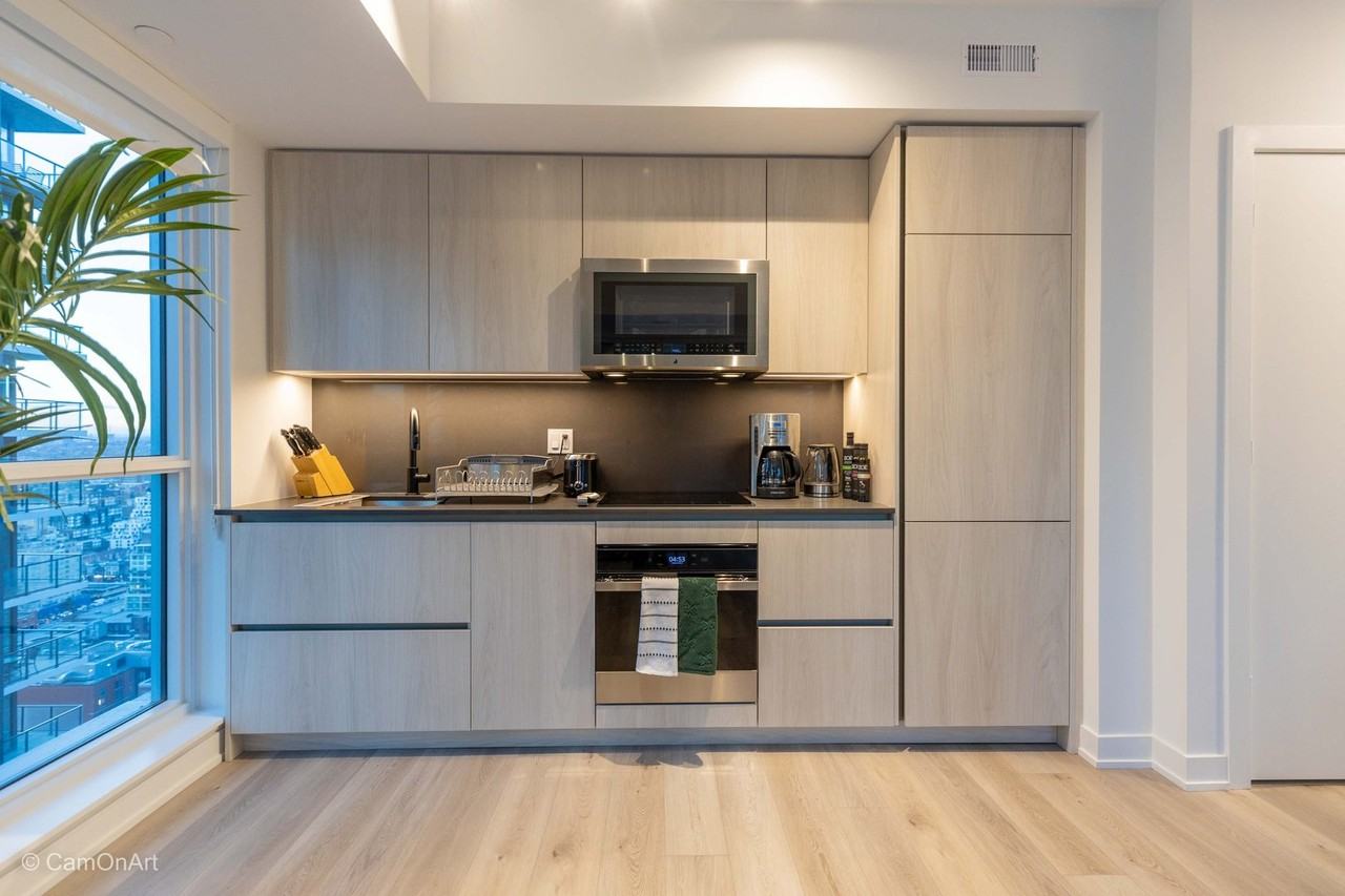 327 King St W - Photo 6 of 13