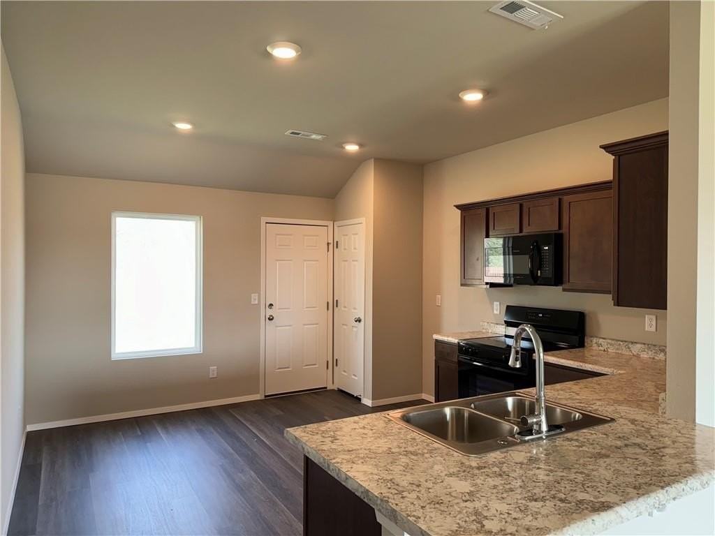 2613 S Silver St - Photo 3 of 14