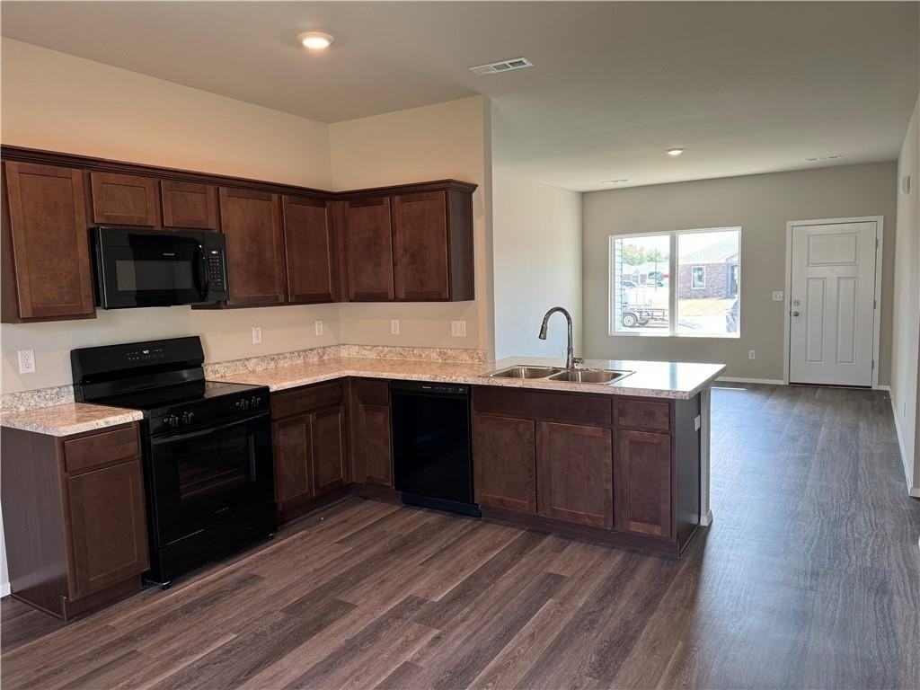 2613 S Silver St - Photo 4 of 14