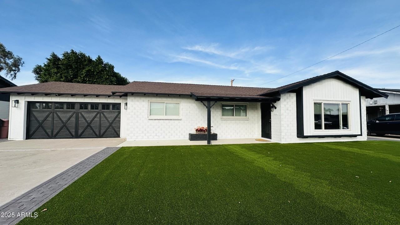 8240 E Turney Ave - Photo 2 of 33