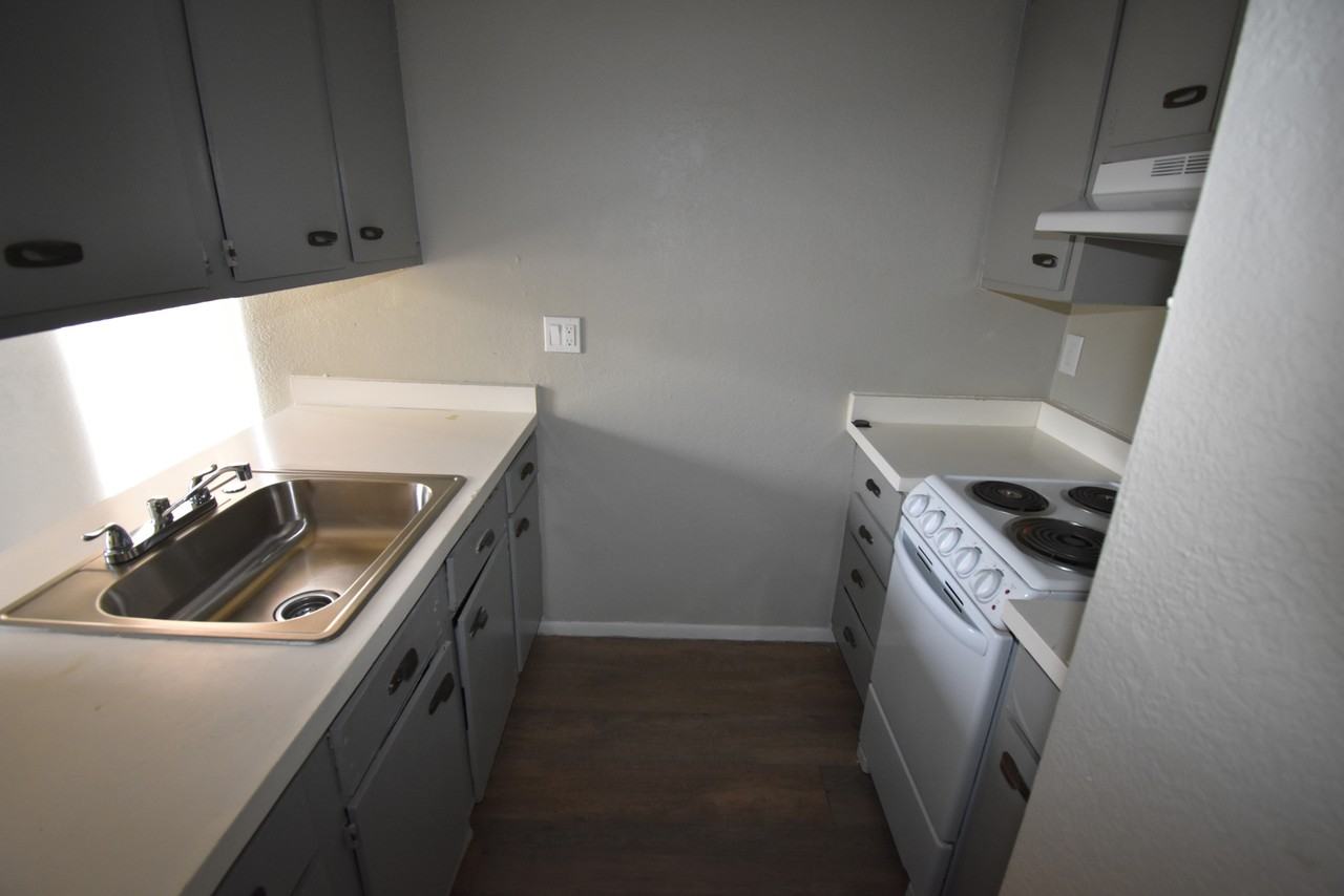 156 E 21st St #1 - Photo 5 of 10