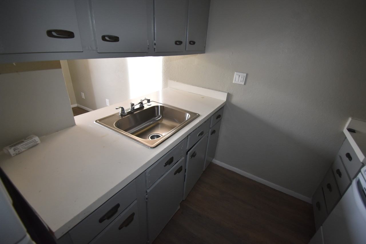 156 E 21st St #1 - Photo 6 of 10