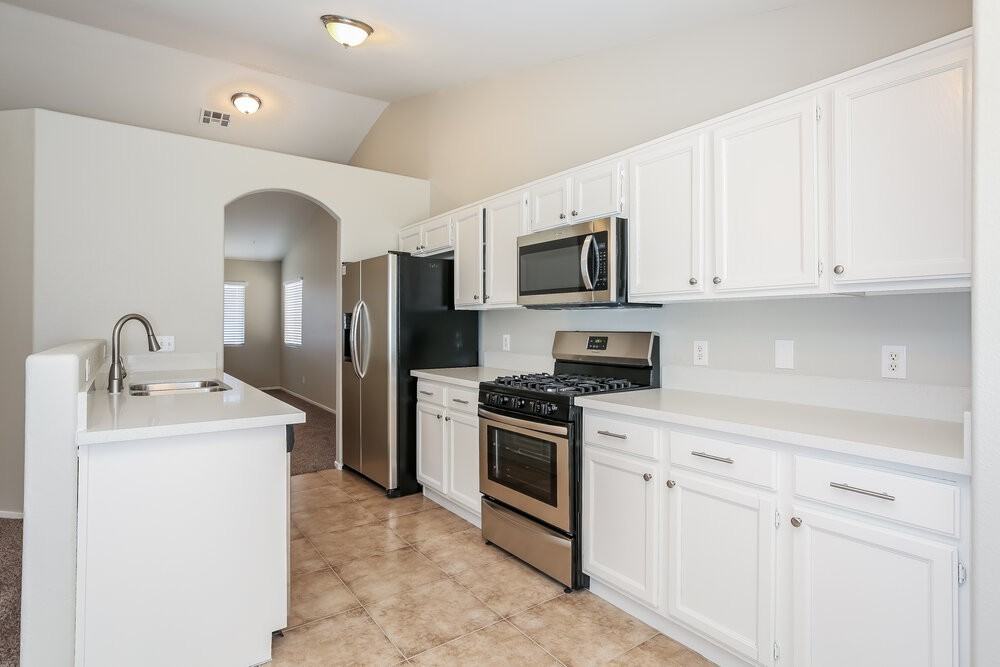 3742 Saint Peter Ct - Photo 7 of 16