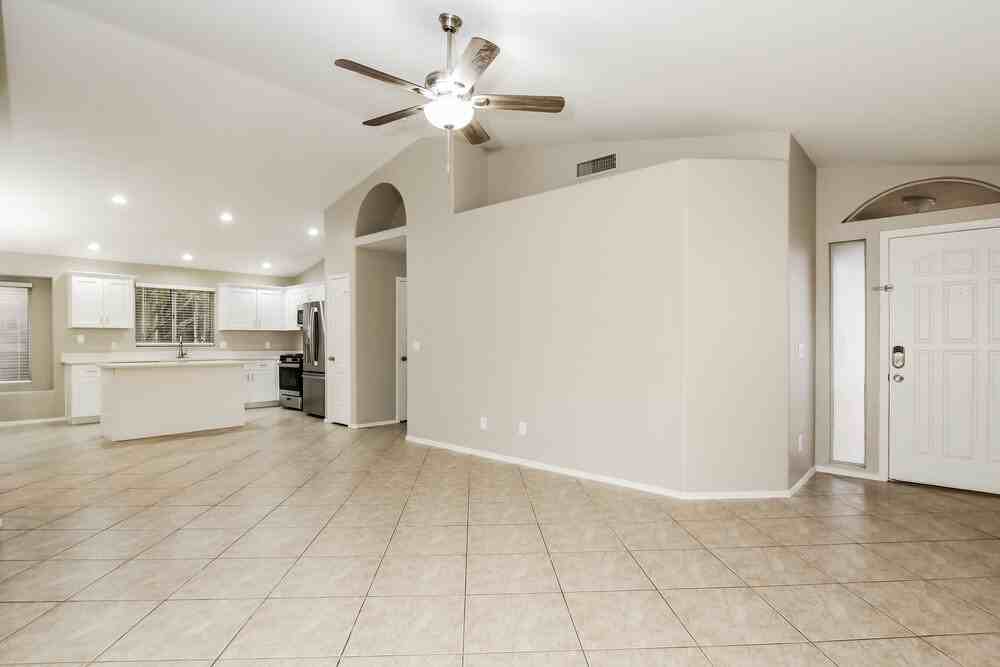 20015 N 22nd Pl - Photo 5 of 16