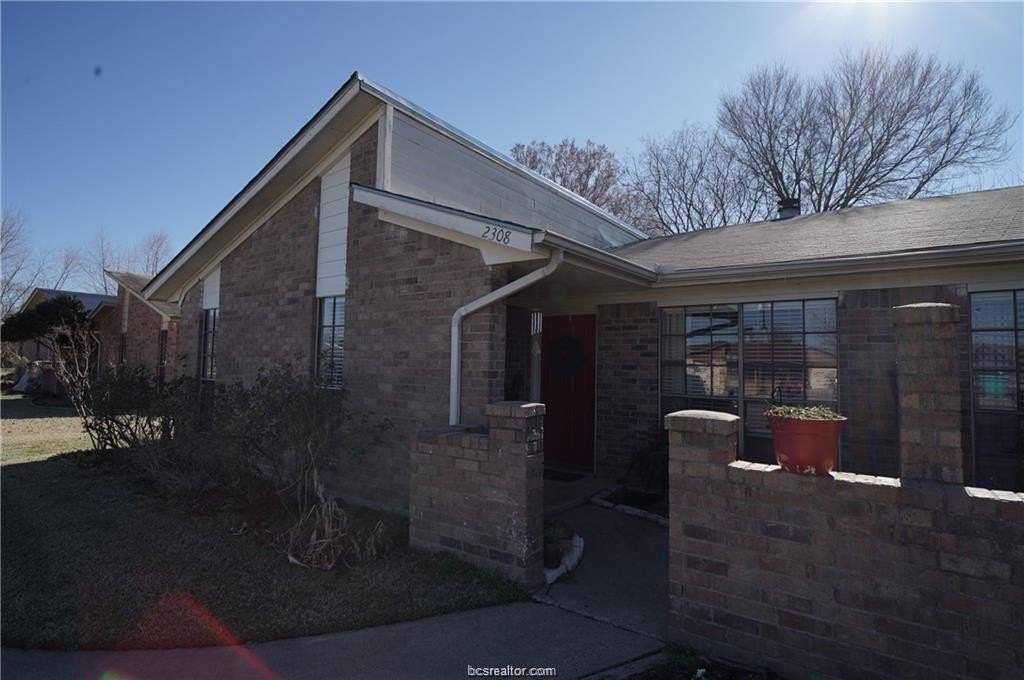 2306 W Creek Ln - Photo 2 of 18