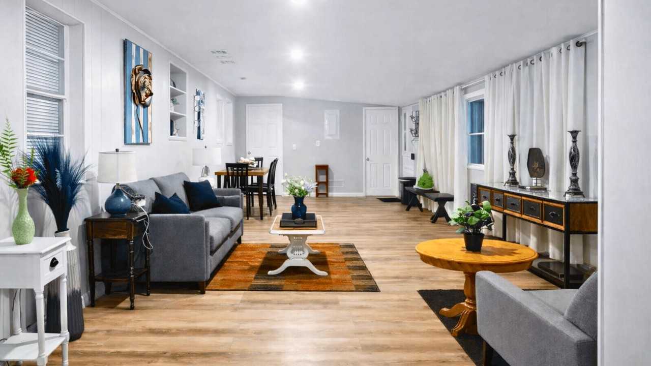 Le Brun Dr - Photo 2 of 15