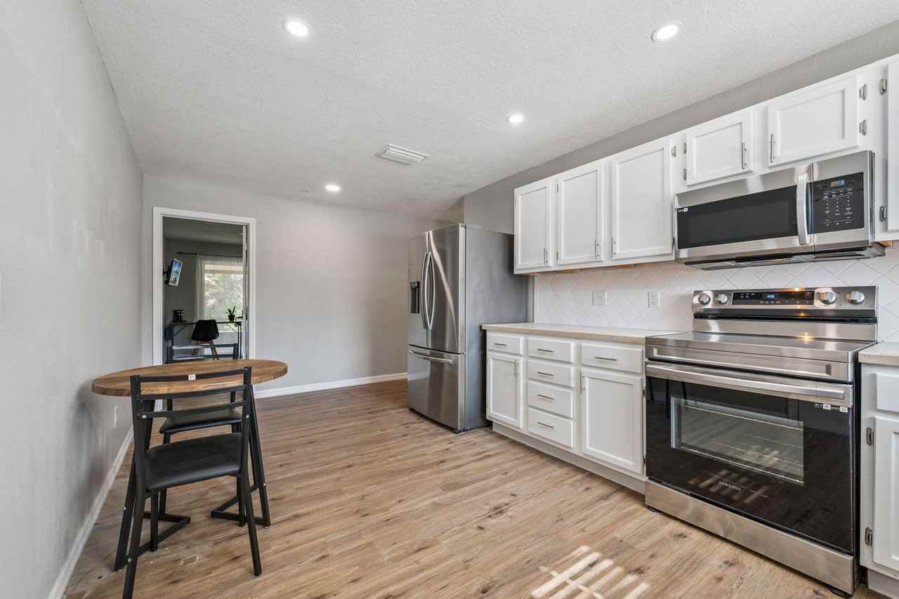 Loretta Ln - Photo 5 of 11