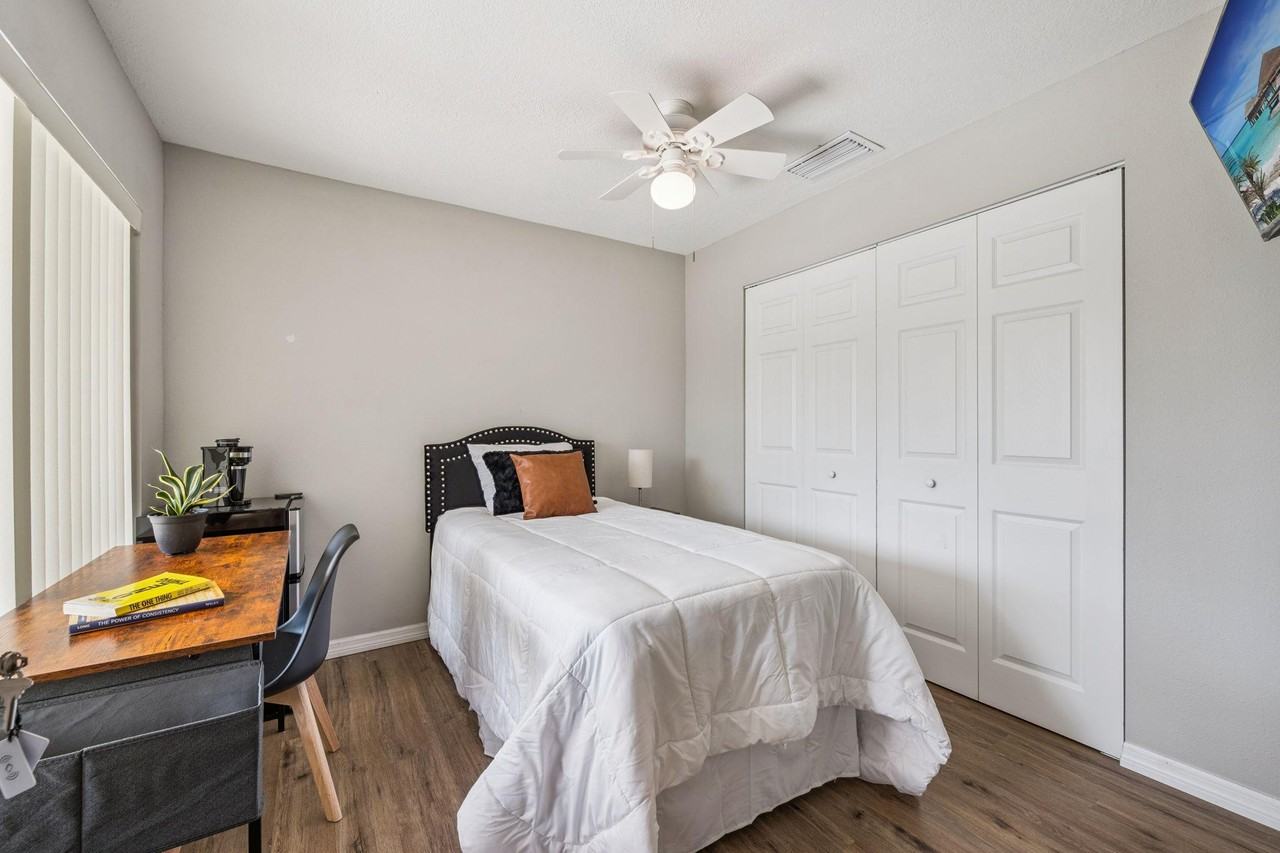 Loretta Ln - Photo 6 of 11