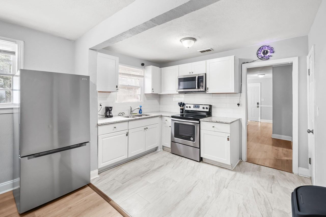 W 11th St - Photo 2 of 14