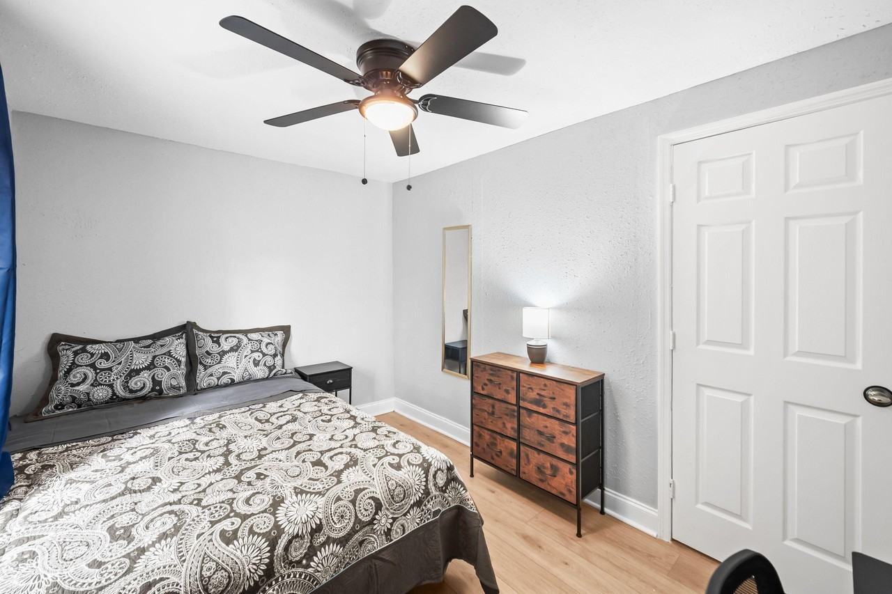 W 11th St - Photo 7 of 14