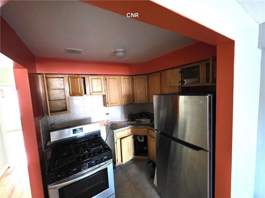 2254 Linden Blvd - Photo 4 of 11