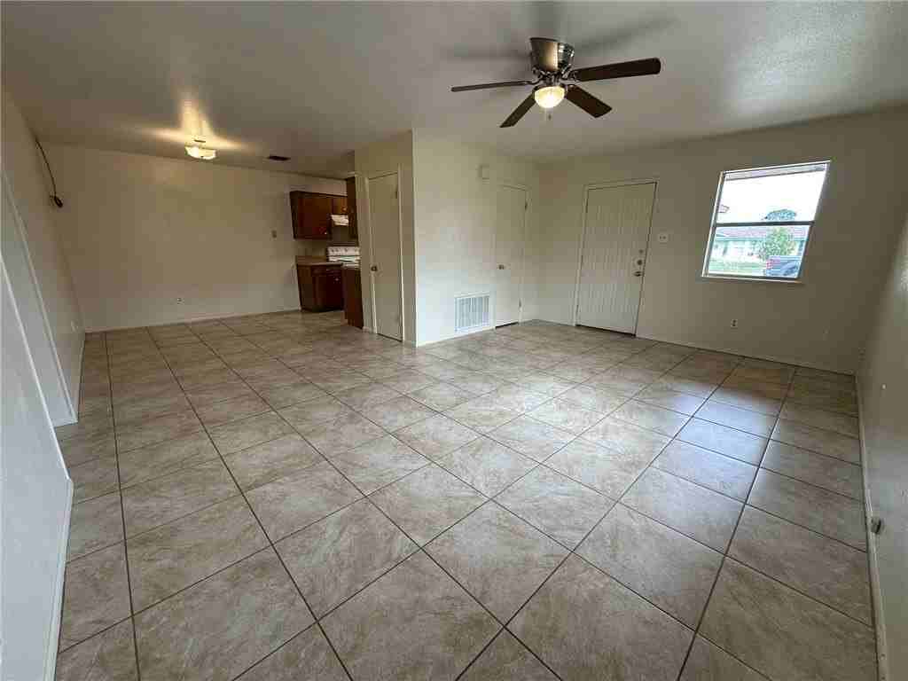 2123 Zephyr Cir - Photo 2 of 29