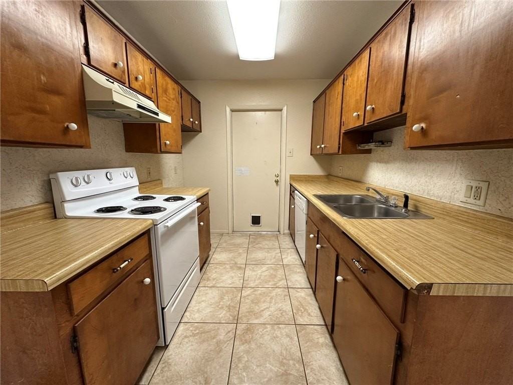 2123 Zephyr Cir - Photo 5 of 29