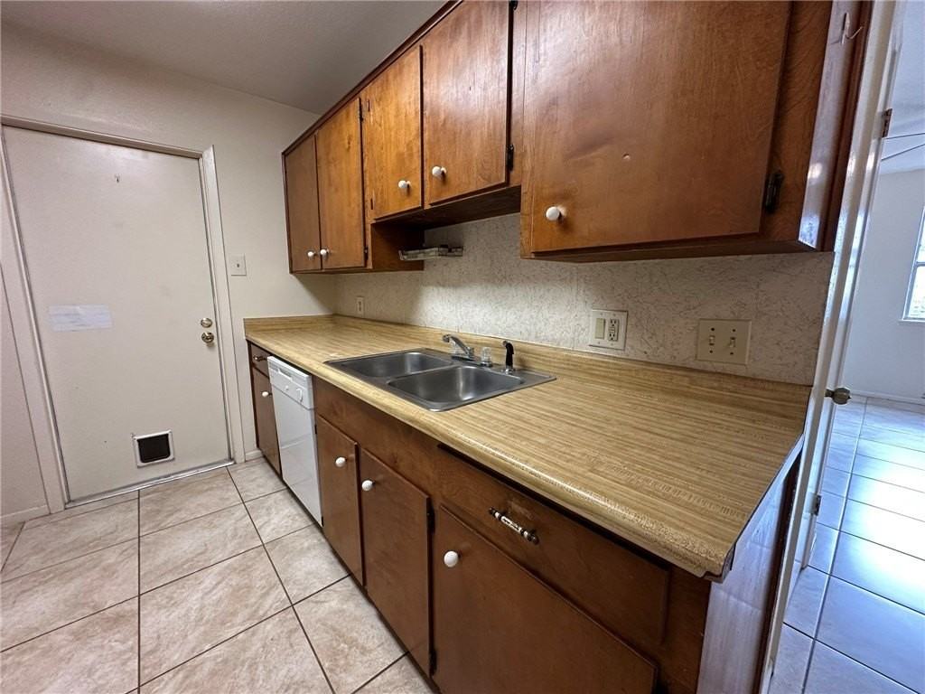 2123 Zephyr Cir - Photo 7 of 29