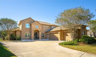 featured image of 5921 Lago Vista Dr