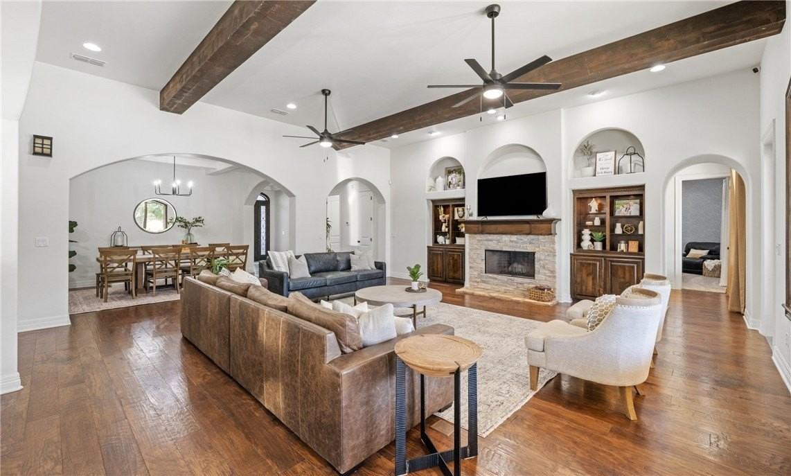 5921 Lago Vista Dr - Photo 4 of 31