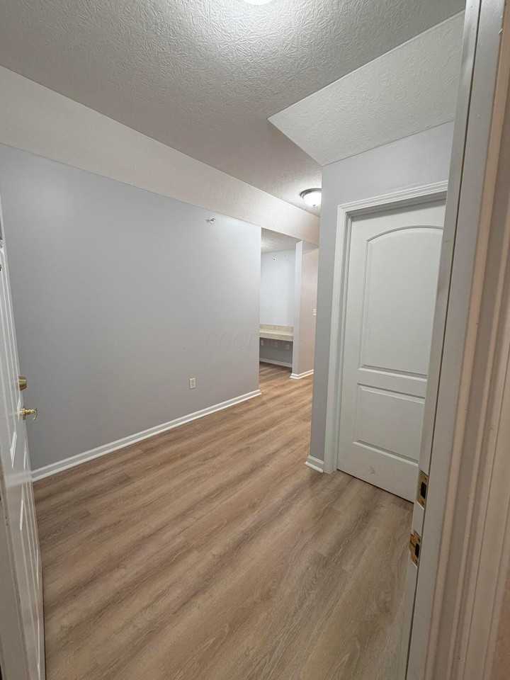 7774 Essex Gate Dr S - Photo 2 of 38