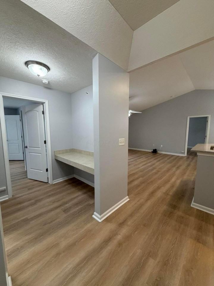 7774 Essex Gate Dr S - Photo 4 of 38