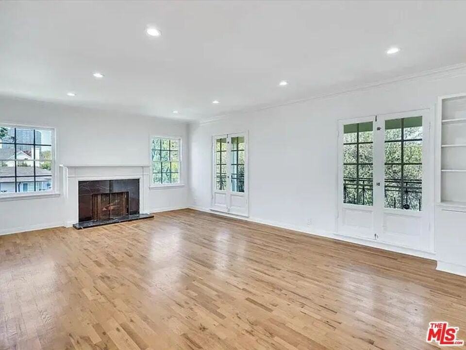 1703 Kelton Ave - Photo 2 of 25