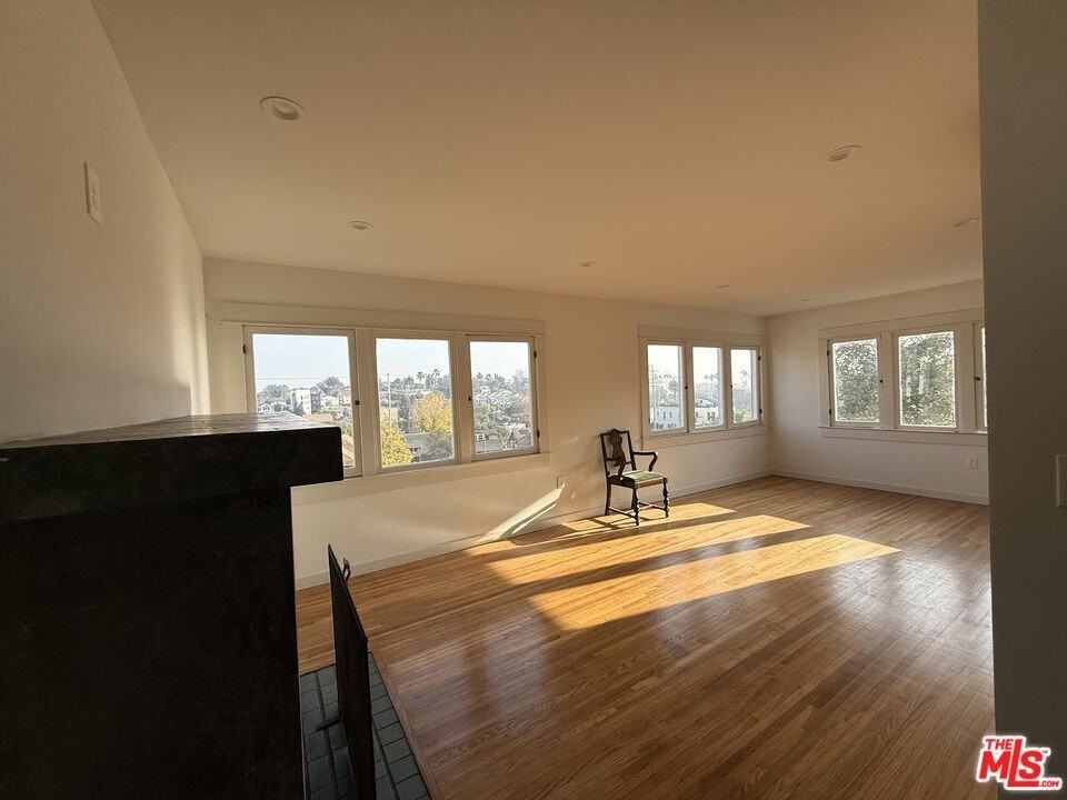 N La Fayette Park Pl - Photo 2 of 13